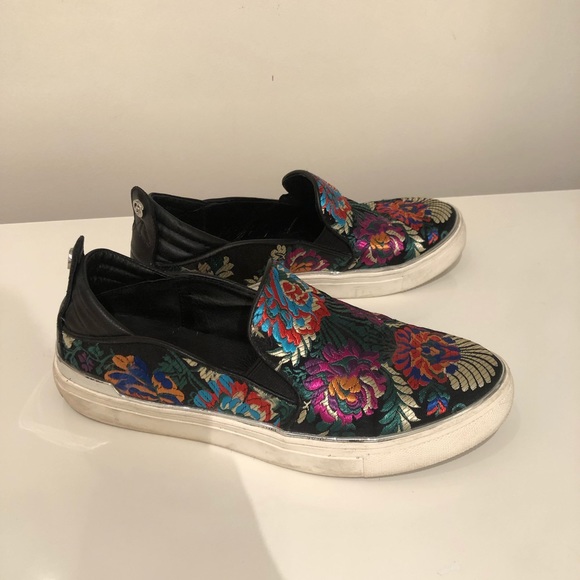 Wishbone embroidered leather slip on shoes. Size 8. - Picture 4 of 4